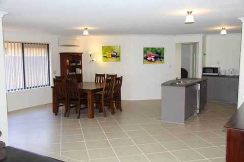 Byford House On The Scarp - Accommodation Bookings 6