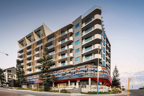 Ramada VetroBlu Scarborough Beach - Accommodation Bookings 1