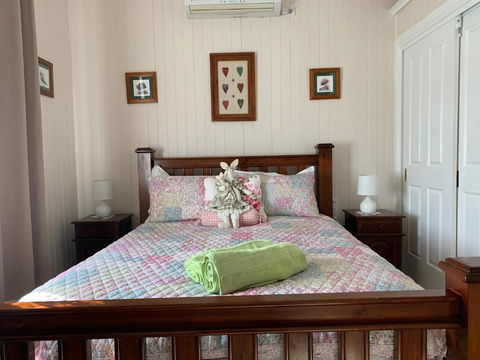 Cherry Blossom Cottage - Accommodation Bookings 1