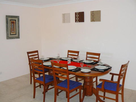 Geraldton Luxury Vacation Home With Free Netflix - Accommodation Bookings 5