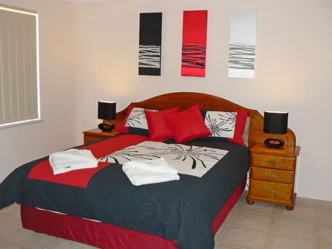 Geraldton Luxury Vacation Home With Free Netflix - Accommodation Bookings 2