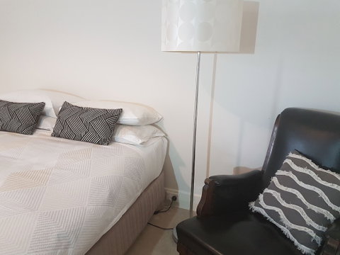Newcastle Executive Homes - Cooks Hill Cottage - Accommodation Bookings 4