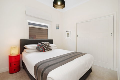 Newcastle Executive Homes - Cooks Hill Cottage - Accommodation Bookings 3