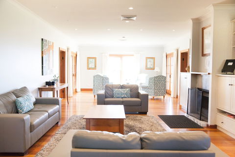 Audrey Wilkinson Vineyard - Accommodation Bookings 1