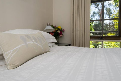 Hollyhock B&B - Accommodation Bookings 6