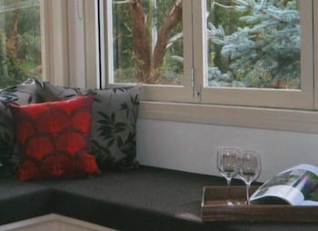 Hollyhock B&B - Accommodation Bookings 1