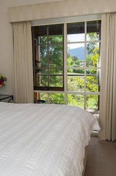 Hollyhock B&B - Accommodation Bookings 3