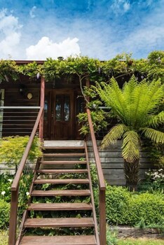 Hollyhock B&B - Accommodation Bookings 0