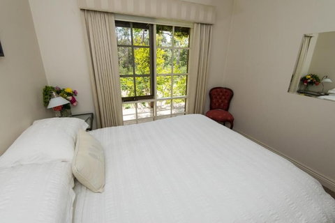 Hollyhock B&B - Accommodation Bookings 4