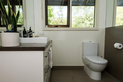 Hollyhock B&B - Accommodation Bookings 2