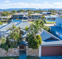 Maureen Waterfront Beach House - Accommodation Bookings