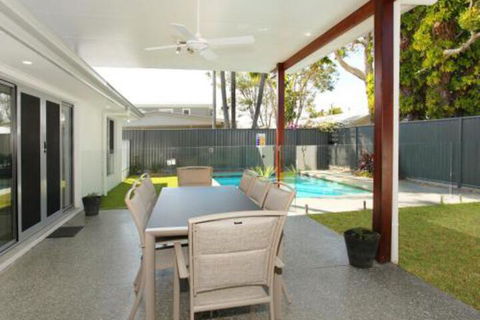 Palm 95 Modern 4 BDRM Home With Pool - Accommodation Bookings 6