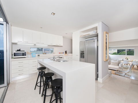 The Penthouse At Little Beach - Accommodation Bookings 1