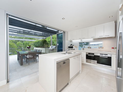 The Penthouse At Little Beach - Accommodation Bookings 3