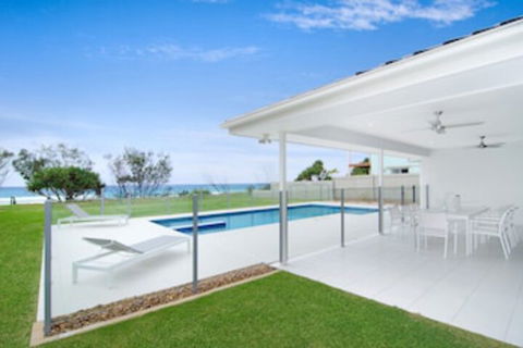 Sentosa At Tugun Beachfront Holiday Home - Accommodation Bookings 0