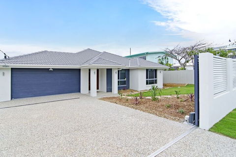 Sentosa At Tugun Beachfront Holiday Home - Accommodation Bookings 1
