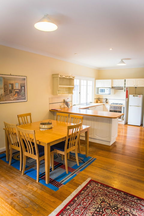 Whispering Pines Cottages - Accommodation Bookings 4