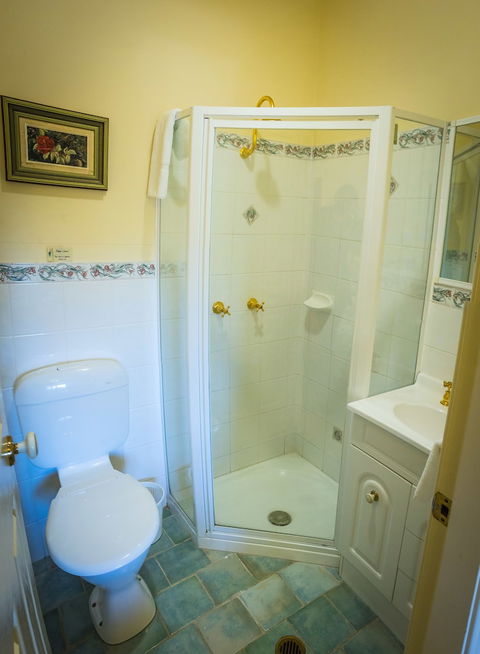 Whispering Pines Cottages - Accommodation Bookings 5