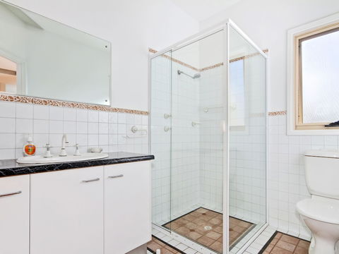 Through The Looking Glass - Accommodation Bookings 5