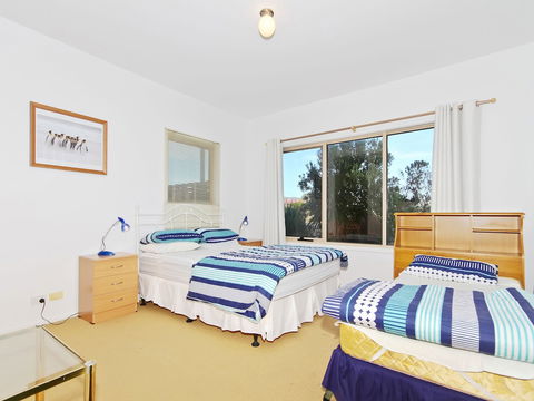 Through The Looking Glass - Accommodation Bookings 1