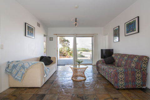 Through The Looking Glass - Accommodation Bookings 3