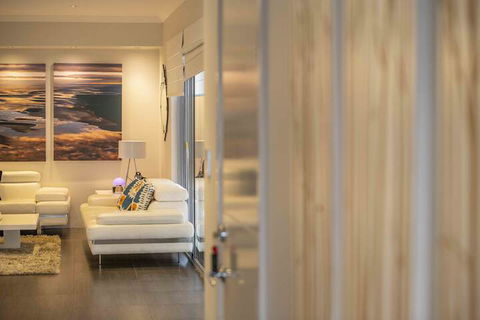 Magnificent Beach Retreat - Accommodation Bookings 4