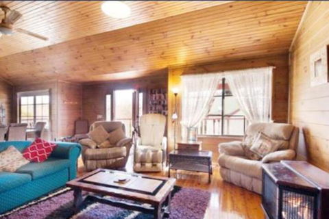 Abelia Lakeside No 2 Big Spa COTTAGE - Accommodation Bookings 3