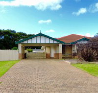 Silver Gull Family Retreat - Accommodation Bookings
