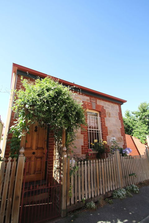 Adelaide Heritage Cottages & Apartments - Accommodation Bookings 1