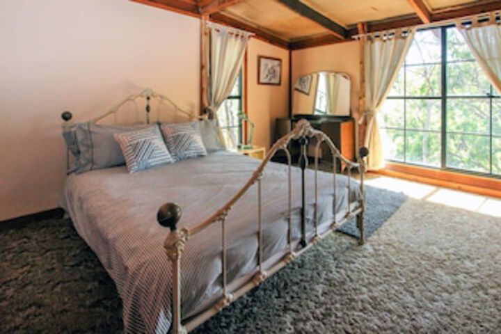 Grattai NSW Accommodation Bookings