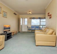 Quarterdeck Unit 4 / 12 Magnus Street