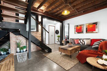 UNIQUE - New York Loft Style Townhouse - Accommodation Bookings 4