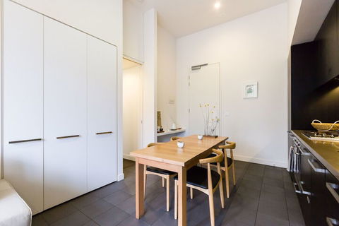 GEORGE, 1BDR North Melbourne Apartment - Accommodation Bookings 2