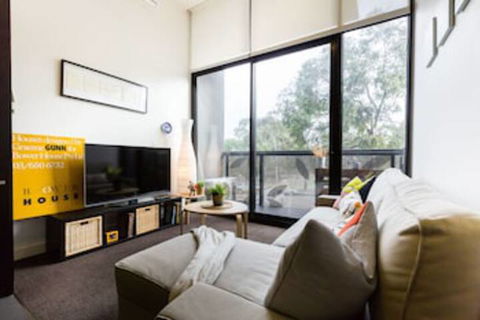 GEORGE, 1BDR North Melbourne Apartment - Accommodation Bookings 0