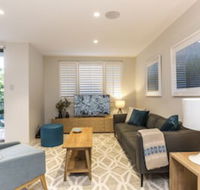Executive 2 Storey Apartment with Pool - Accommodation Bookings