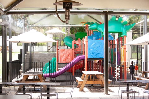 Bateau Bay Hotel - Accommodation Bookings 3