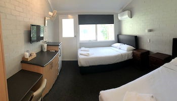 Bateau Bay Hotel - Accommodation Bookings 4