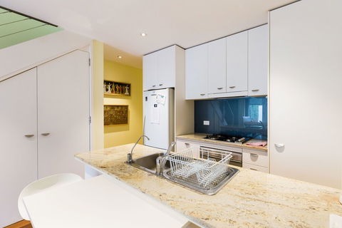 ALEXANDER, 2BDR South Melbourne House - Accommodation Bookings 2