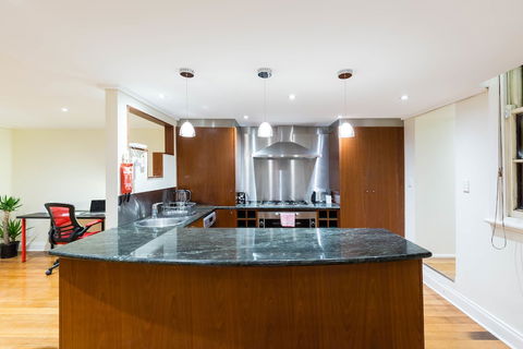 HELENA, 2BDR Fitzroy House - Accommodation Bookings 5