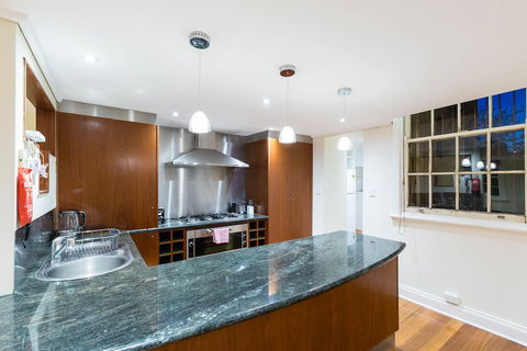 HELENA, 2BDR Fitzroy House - Accommodation Bookings 6