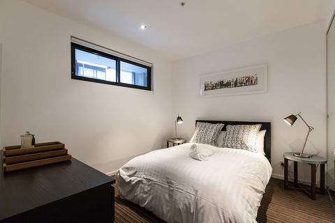 ZACH, 1BDR St.Kilda Apartment - Accommodation Bookings 2