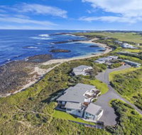 HEARNS BEACHSIDE VILLA 9 - Accommodation Bookings
