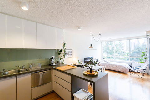 ISAAC, 1BDR South Melbourne Apartment - Accommodation Bookings 1