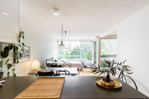 ISAAC, 1BDR South Melbourne Apartment - Accommodation Bookings 2