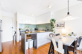 ISAAC, 1BDR South Melbourne Apartment - Accommodation Bookings 0