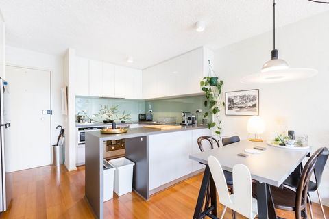 ISAAC, 1BDR South Melbourne Apartment - Accommodation Bookings 5