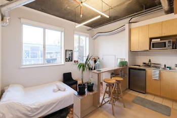 LUCINDA, Carlton Studio Apartment - Accommodation Bookings 0