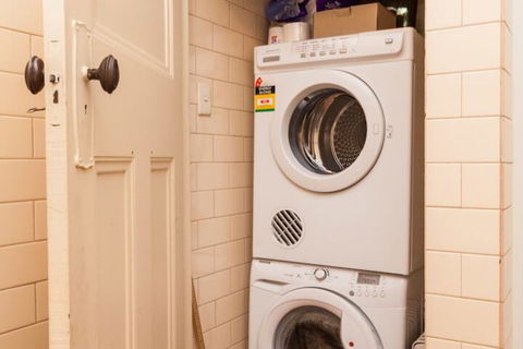 MADELINE, 1BDR Fitzroy Apartment - Accommodation Bookings 2