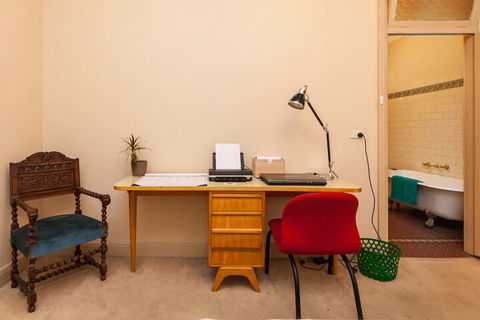 MADELINE, 1BDR Fitzroy Apartment - Accommodation Bookings 1