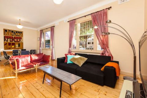 MADELINE, 1BDR Fitzroy Apartment - Accommodation Bookings 0